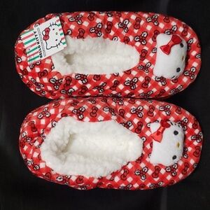 Hello Kitty NWT Fuzzy Babba Faux Sherpa Lined Holiday Slippers